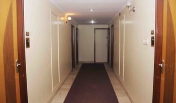 Lmb Centre, 3*