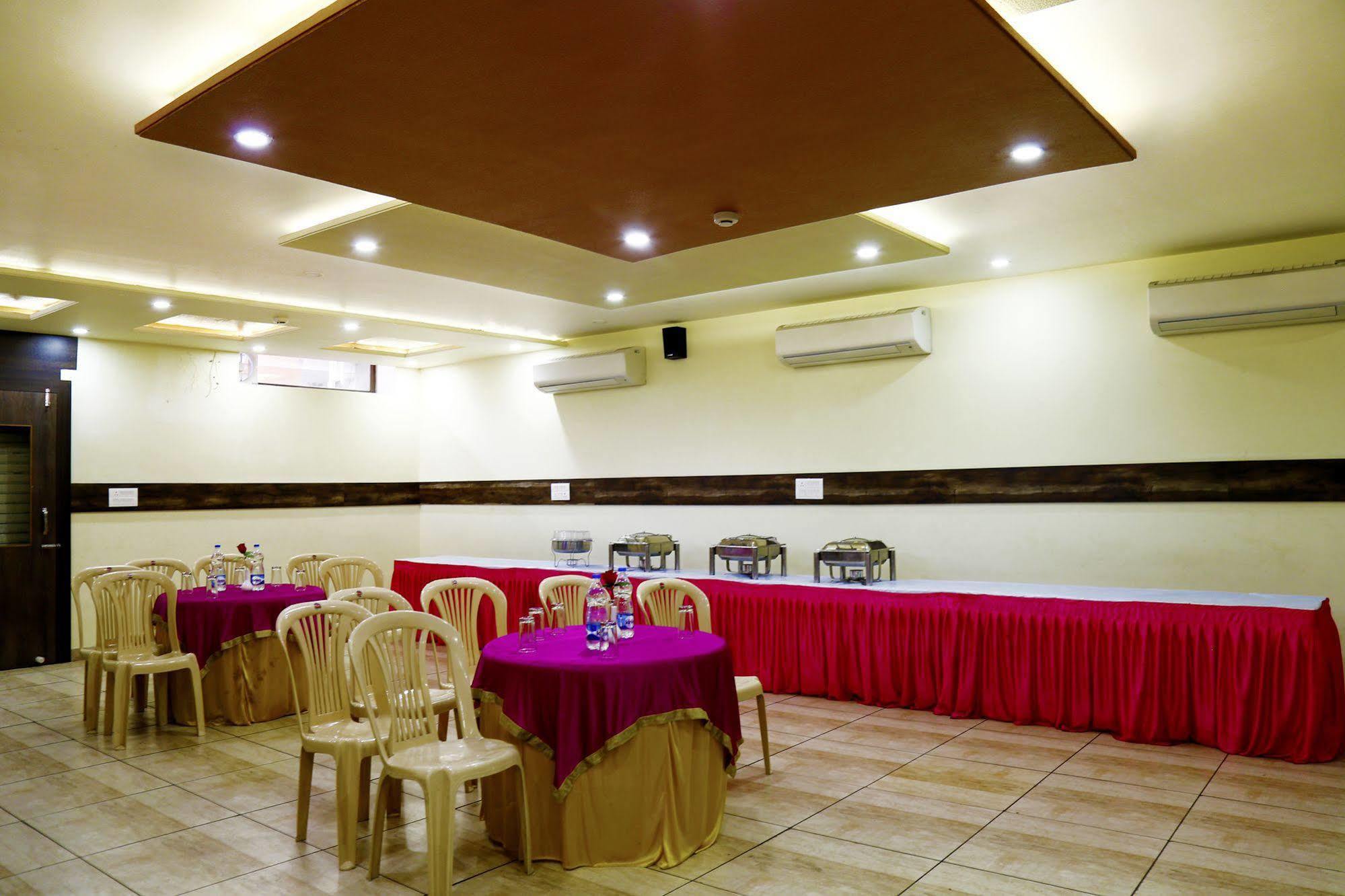 Hotel Fabhotel Padmavati Palace Mansarovar Jaipur