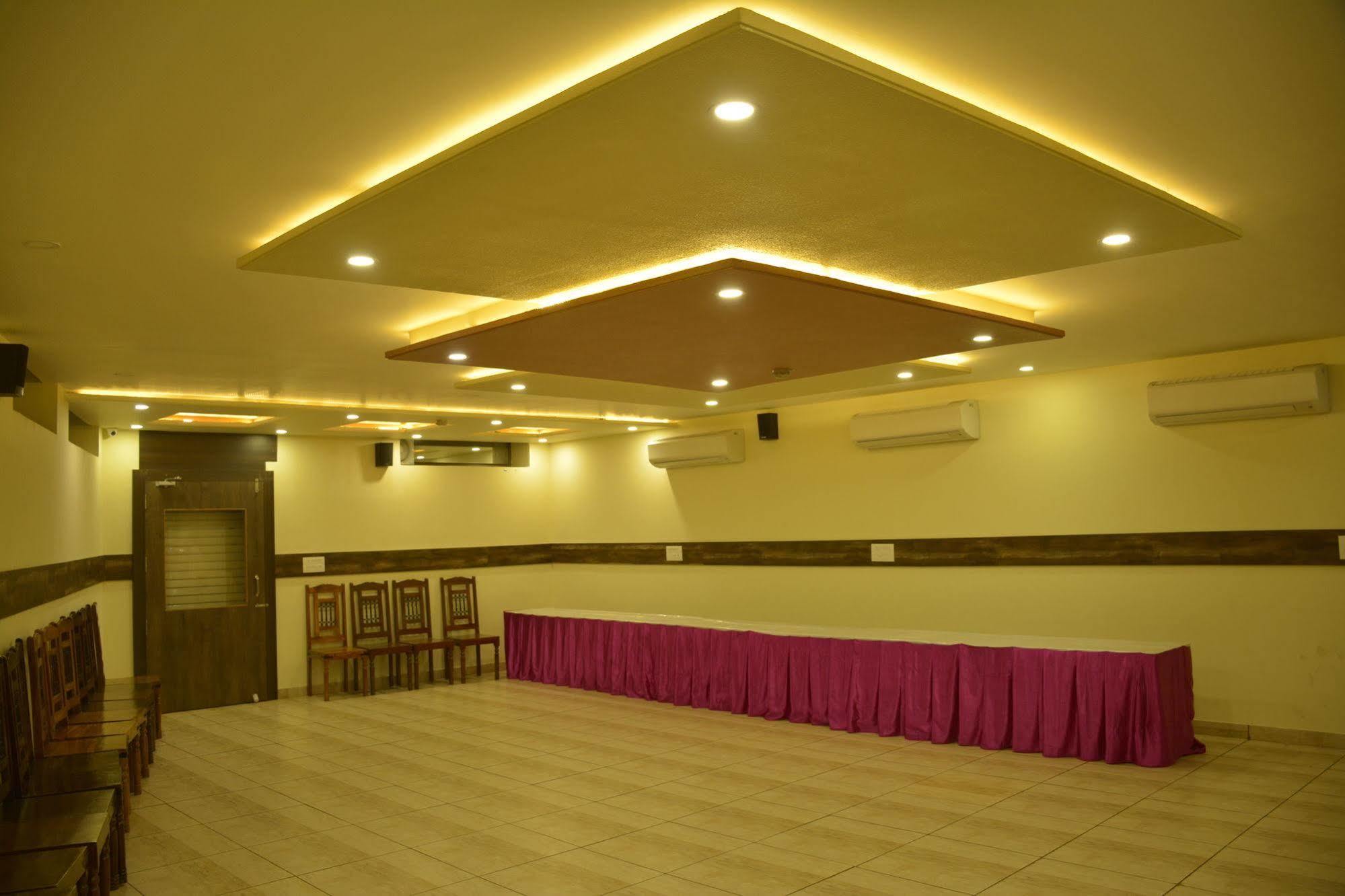 Hotel Fabhotel Padmavati Palace Mansarovar Jaipur
