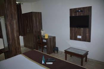 Fabhotel Padmavati Palace Mansarovar Hotel