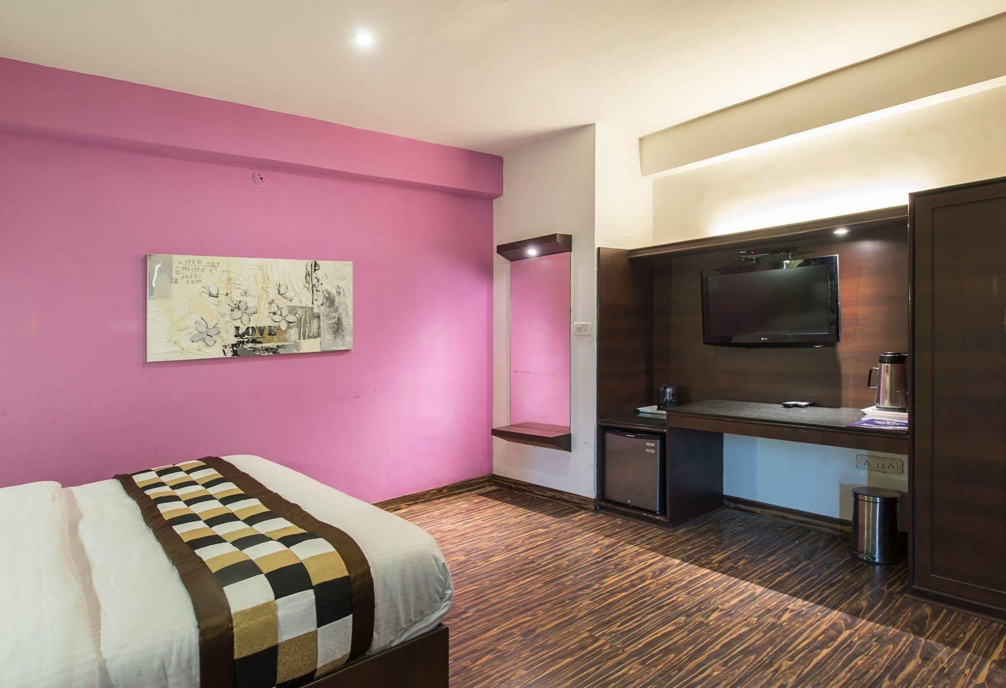 Oyo Premium Railway Station 3*