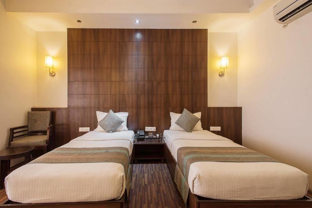 Oyo Premium World Trade Park Hotel 3*