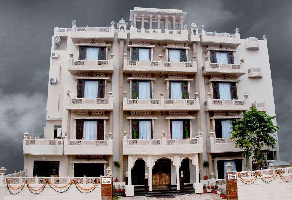 Nahargarh Haveli-near Train Station Metro 3*