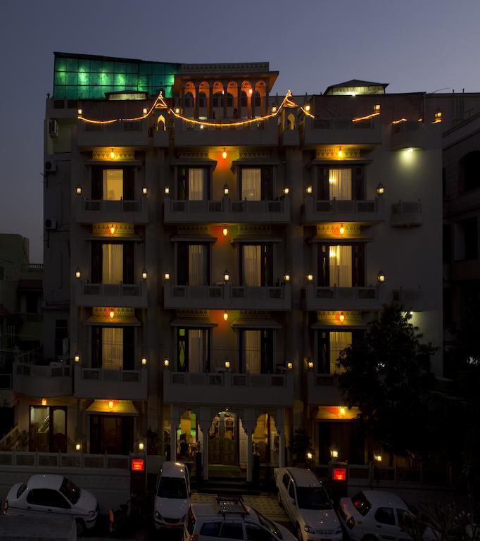 Hotel Nahargarh Haveli-near Train Station Metro 3*