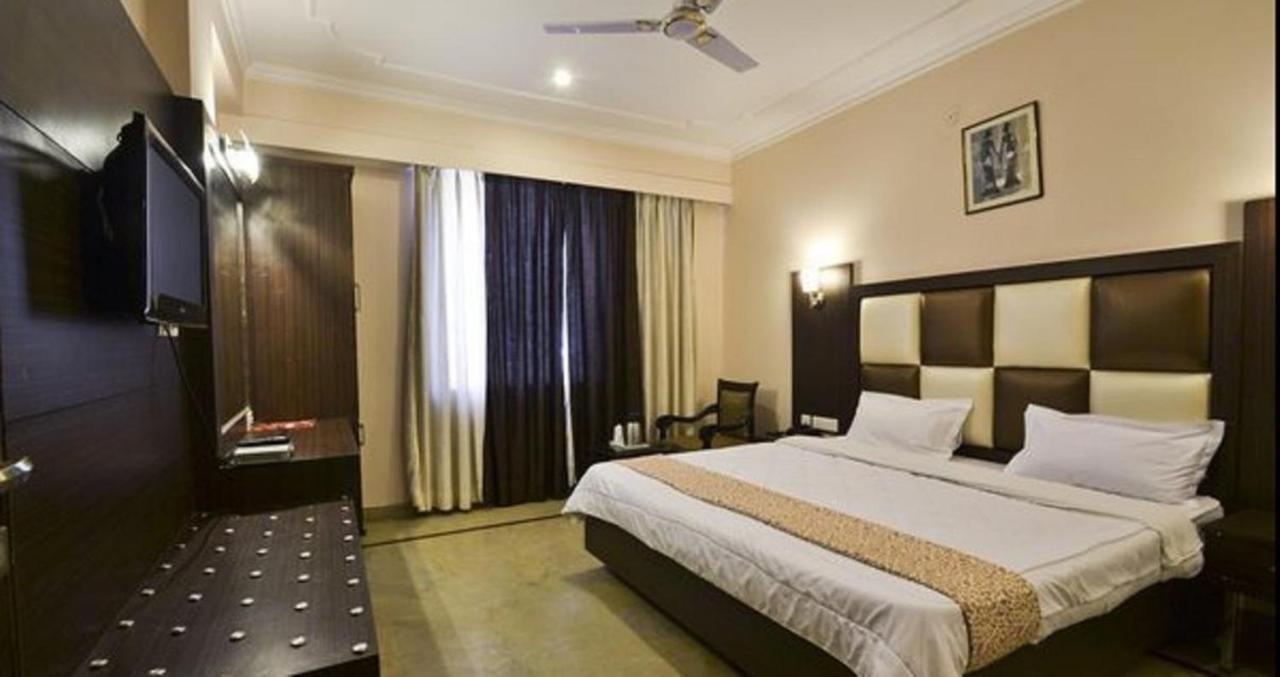 Paramount Hotel 3*