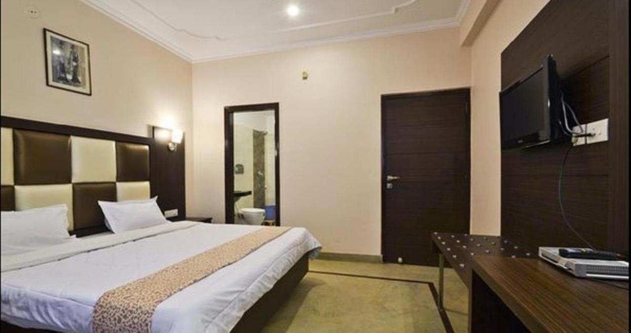 Paramount Hotel 3*
