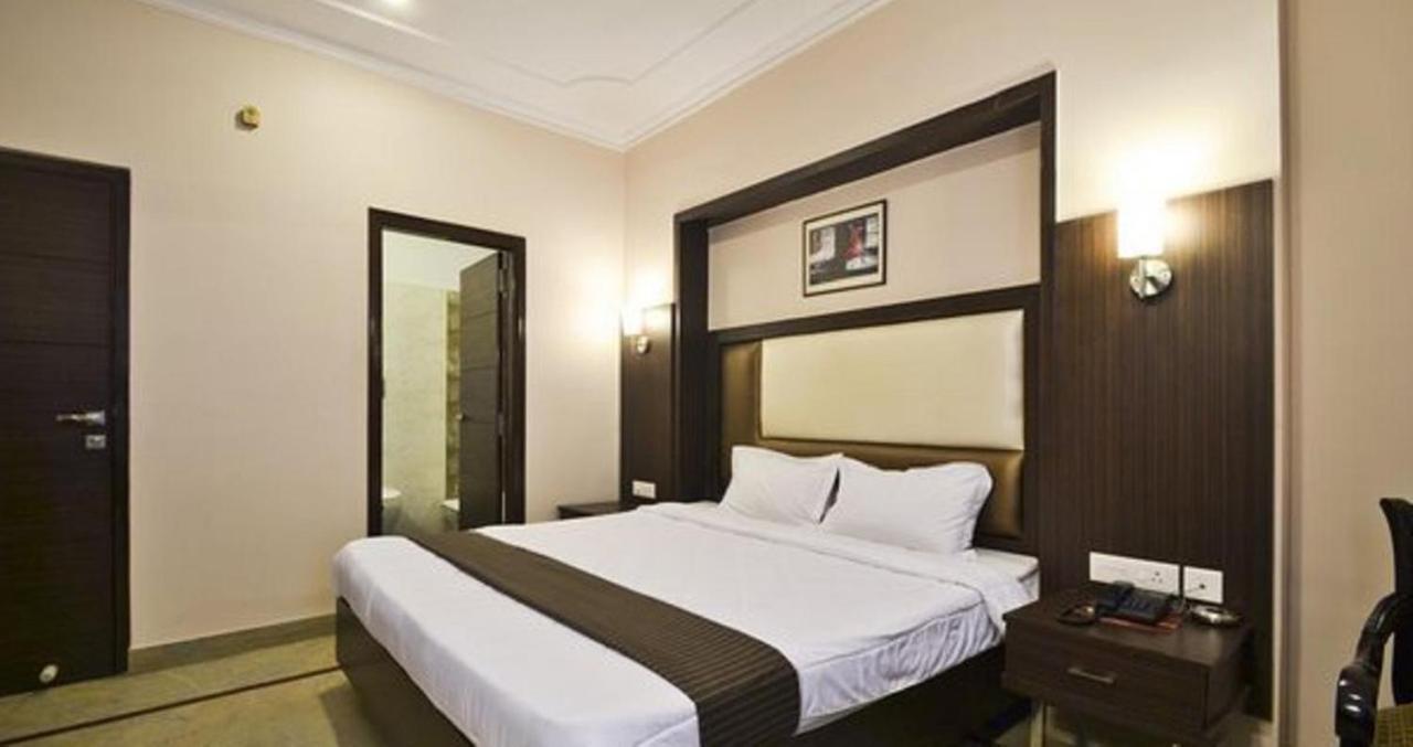 Paramount Hotel 3*