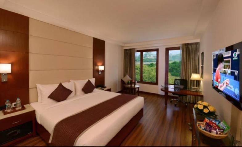 Paramount Hotel 3*