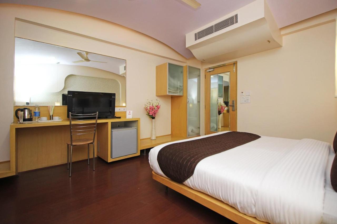 Oyo 9542 Near Sindhi Camp Bus Stand Hotel 3*