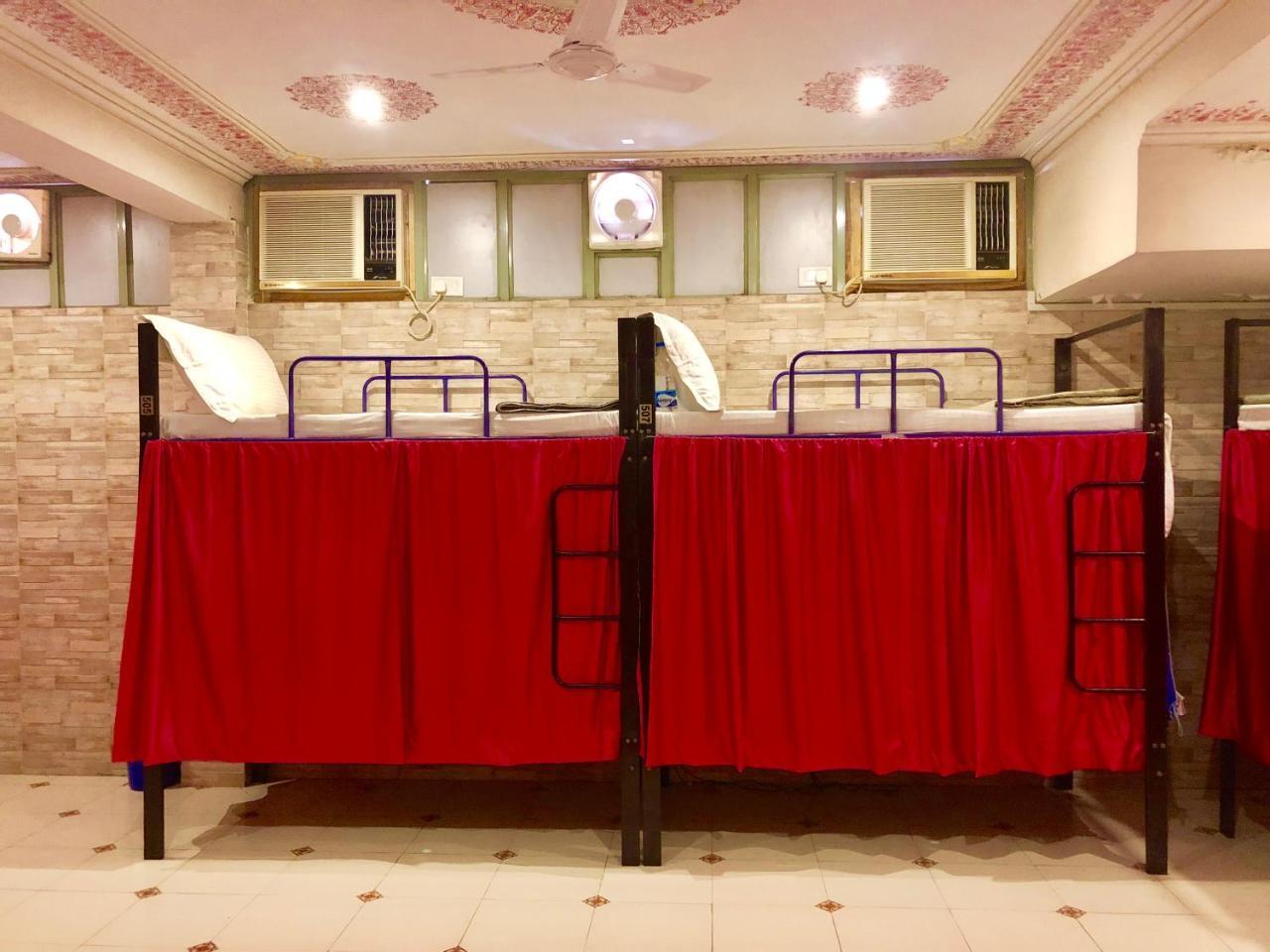 Hostel Tuk Tuk Backpackers Near Railway Station Jaipur