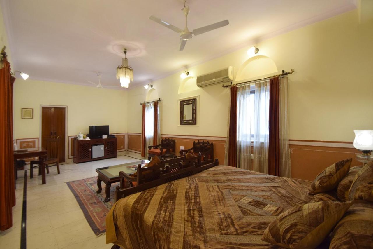 Hotel Hari Mahal Palace By Pachar Group 4*