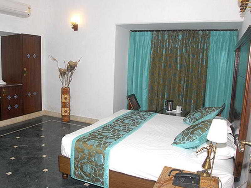 Nahargarh Haveli-near Train Station Metro