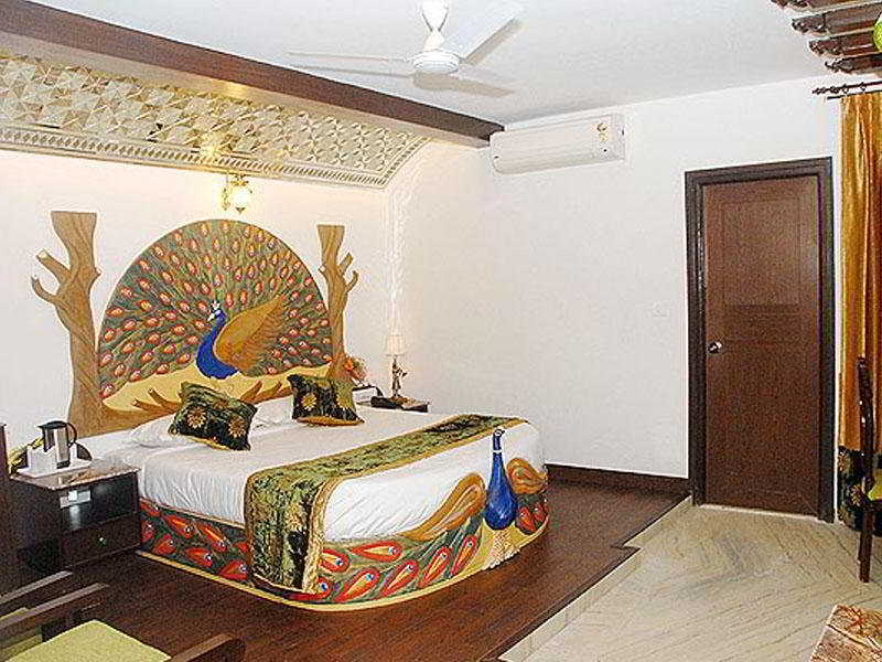 Nahargarh Haveli-near Train Station Metro 3*