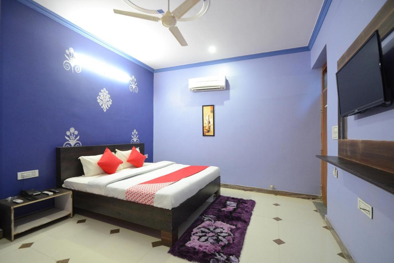 Oyo Blue Moon 3*