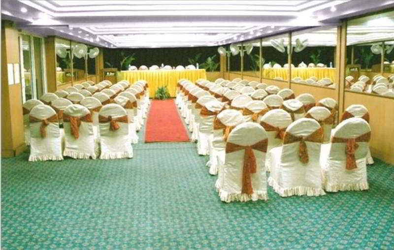 Oyo 18814 Maya International Hotel Jaipur