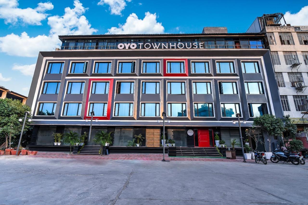 Oyo Townhouse 051 Tonk Road Centre 3*