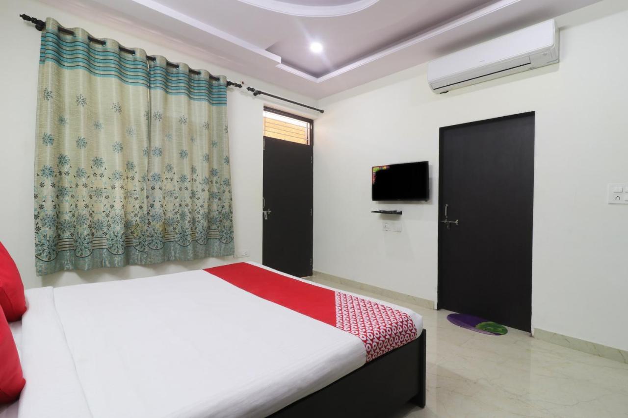 Oyo 26863 Raj Jaipur