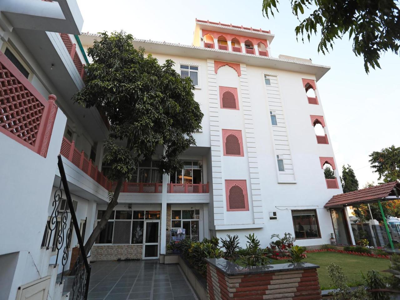 Triveni Residency 3*