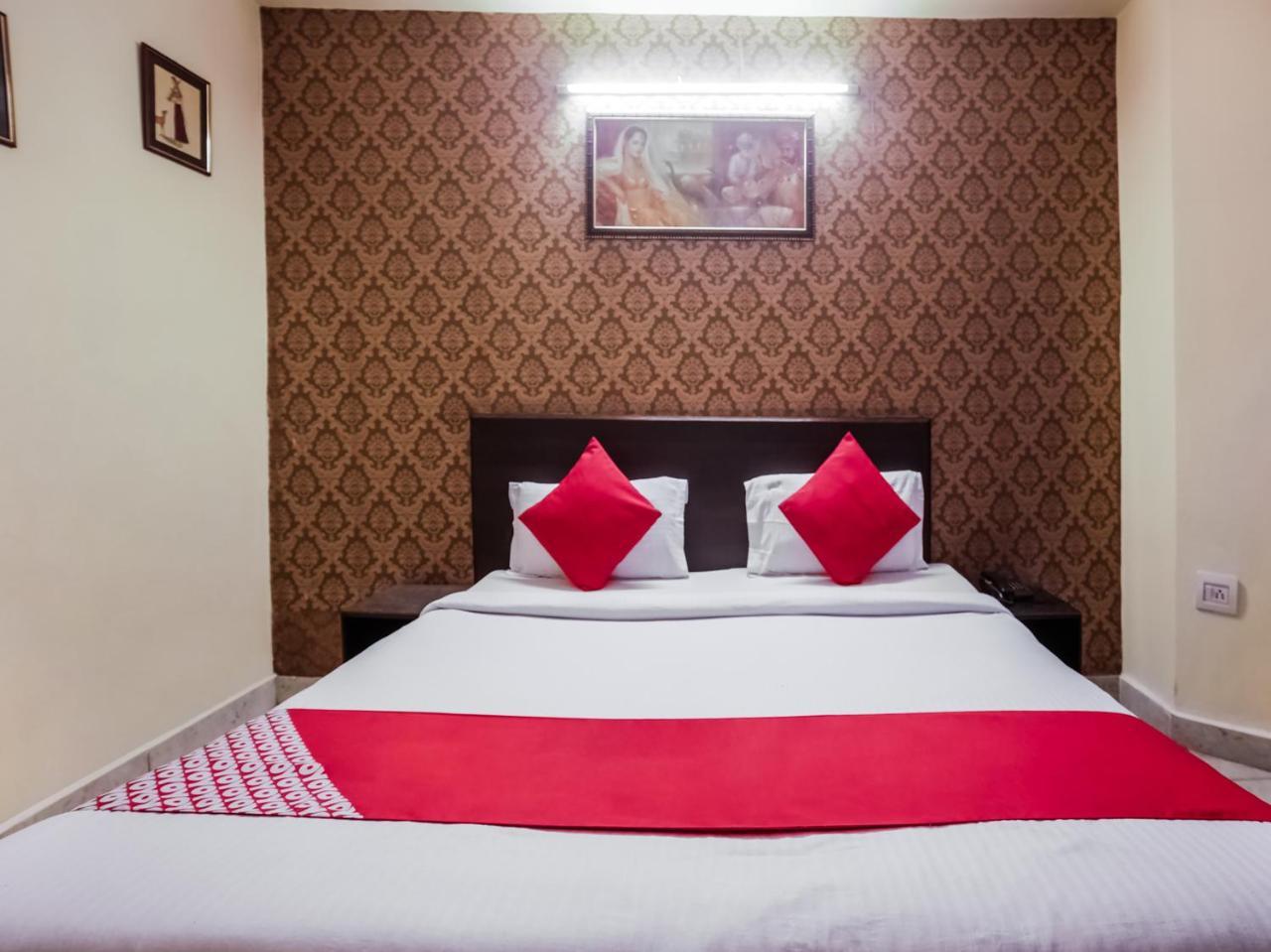 Hotel Oyo 3446 Sanjary Palace 3*