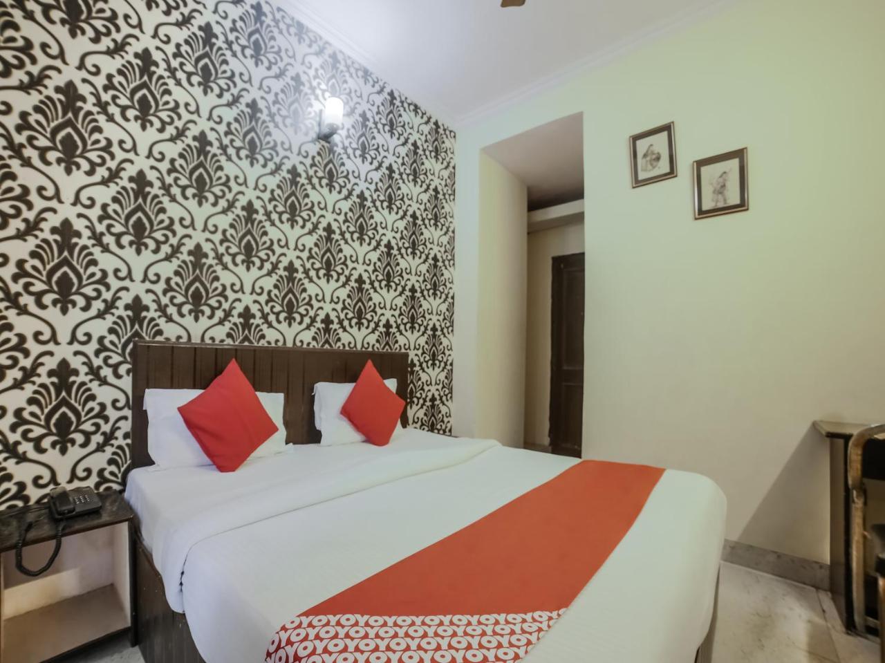 Hotel Oyo 3446 Sanjary Palace 3*