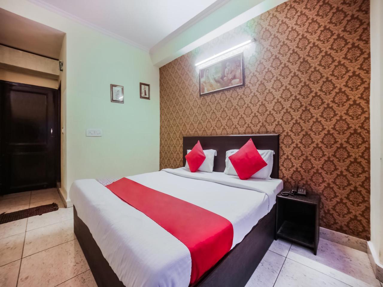 Hotel Oyo 3446 Sanjary Palace