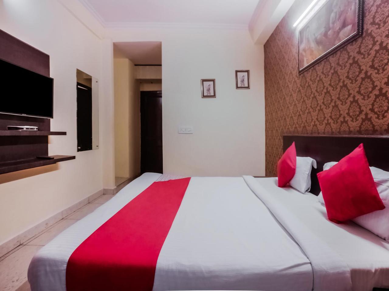 Oyo 3446 Sanjary Palace 3*