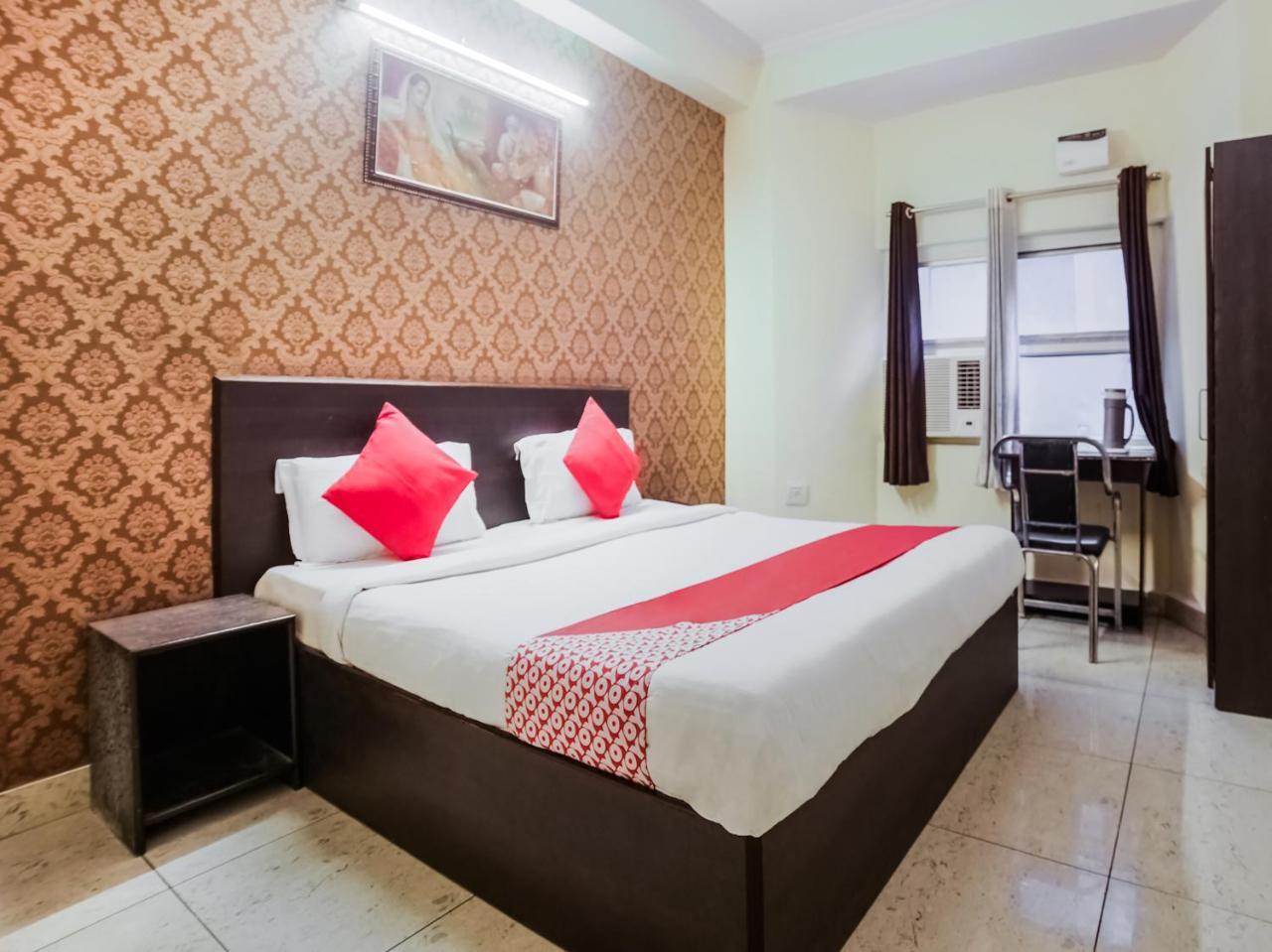 Oyo 3446 Sanjary Palace 3*
