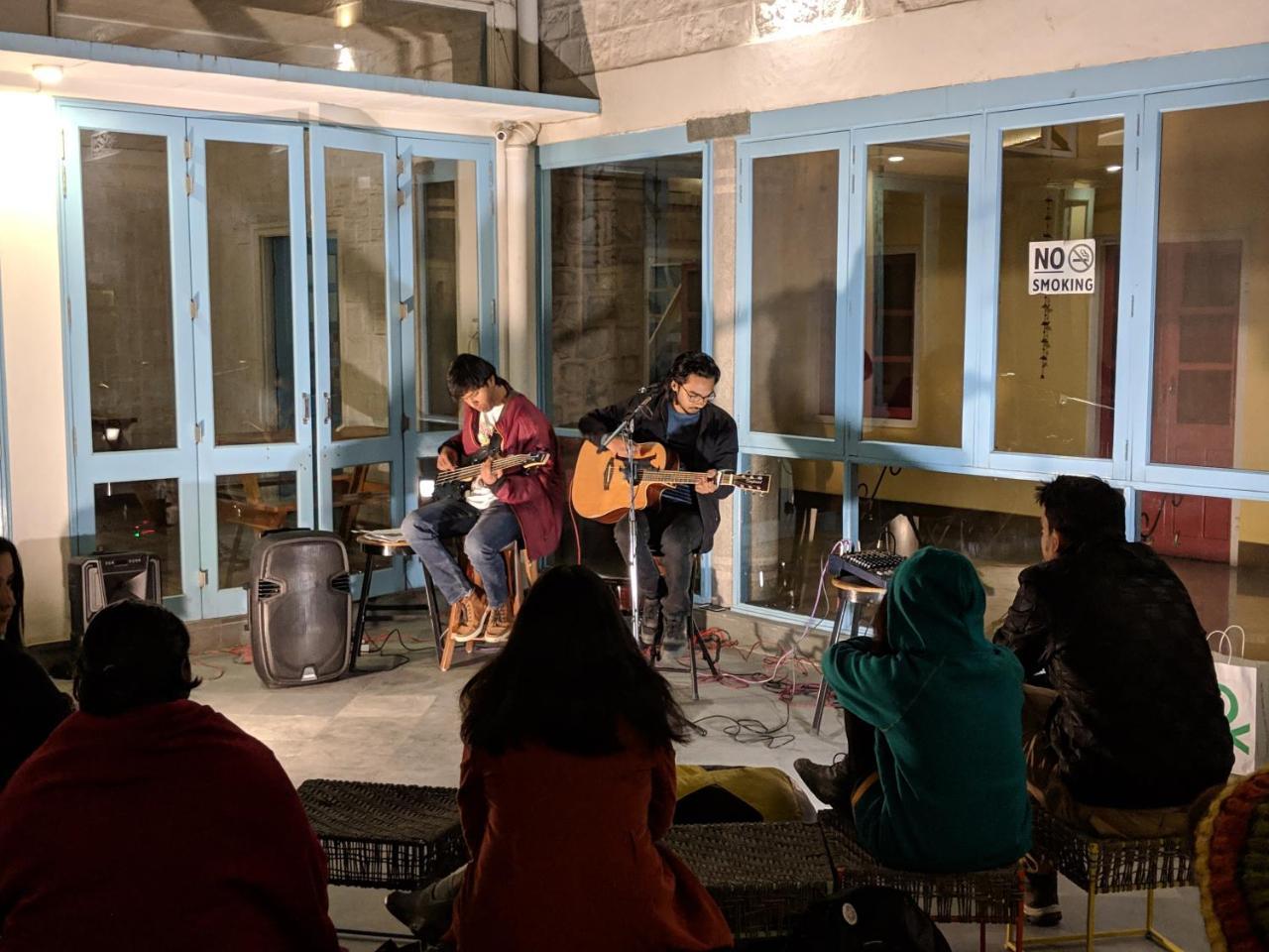Hostel Jantar *