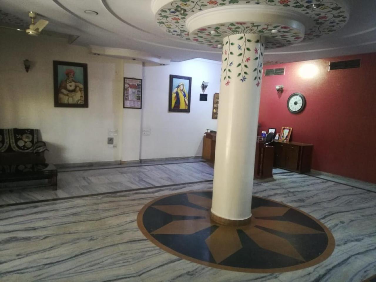 Hotel Madhav Palace 3*