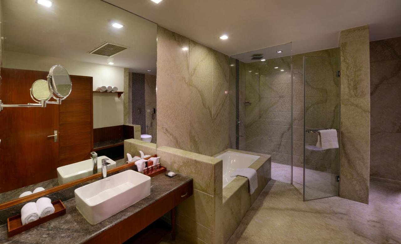 Lords Plaza Hotel 3*