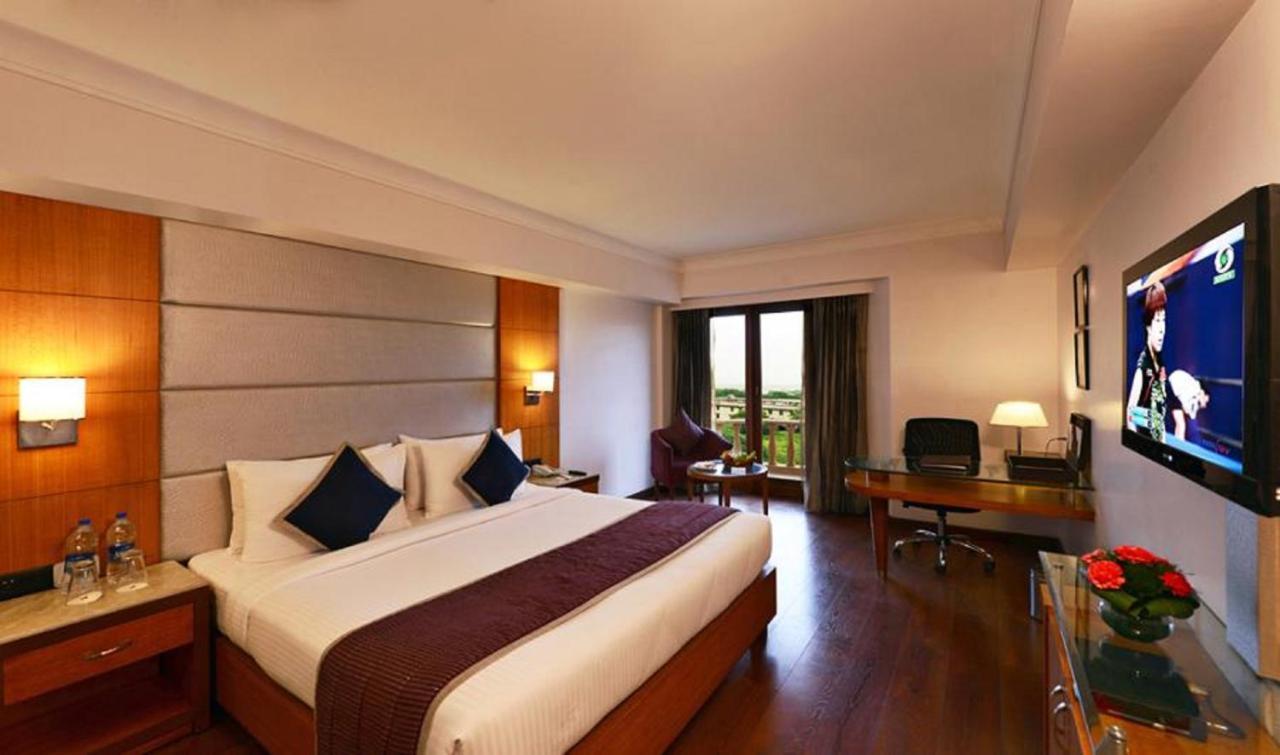 Lords Plaza Hotel