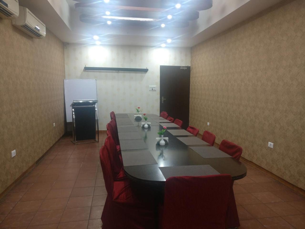Hotel Savi Regency 2*