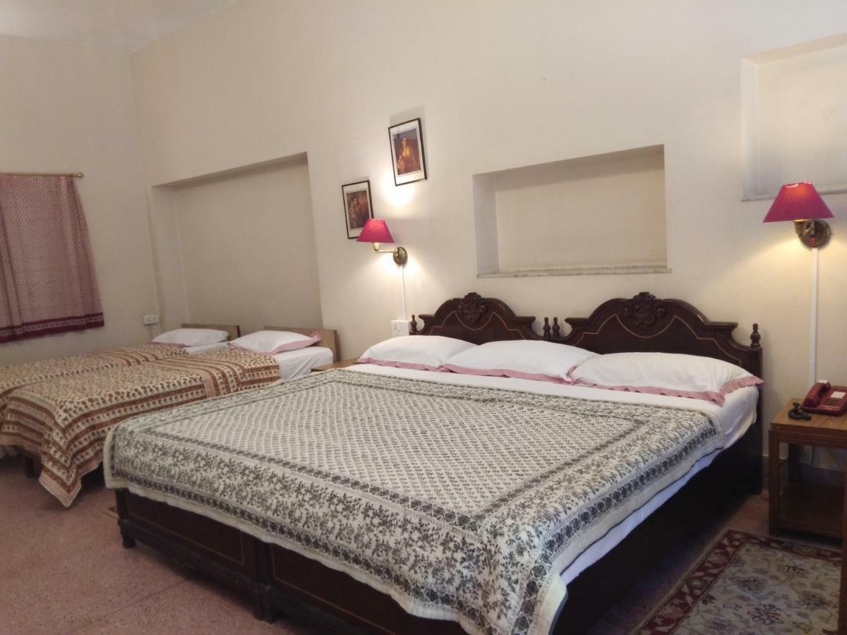 Hotel Jai Niwas 3*