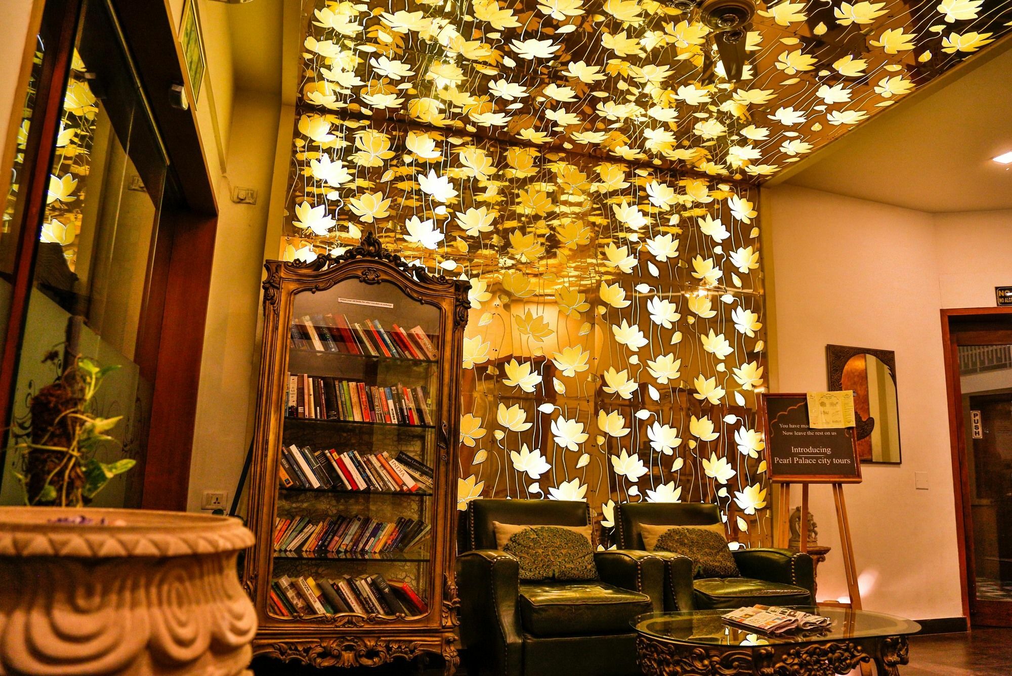Hotel Pearl Palace 3*
