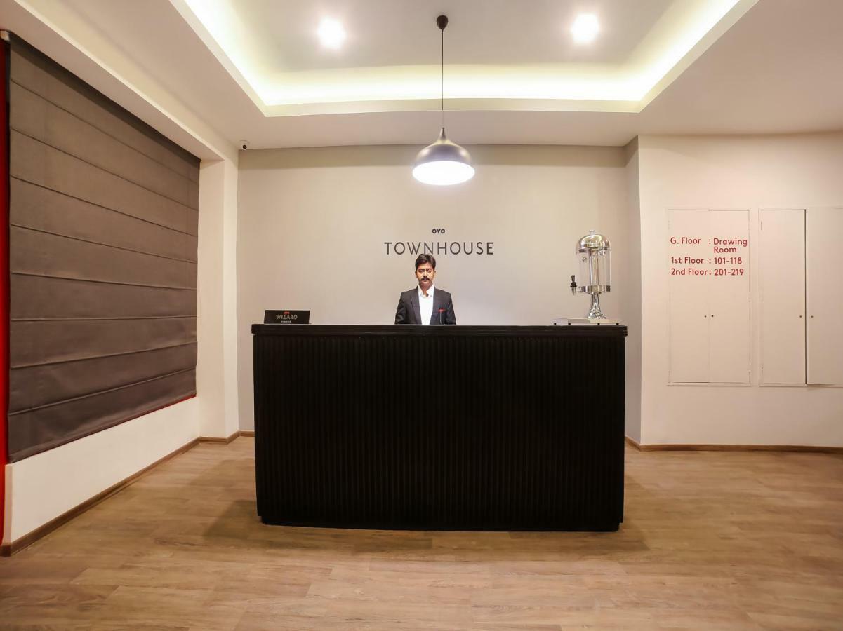 Oyo Townhouse 110 Mi Road Hotel Jaipur