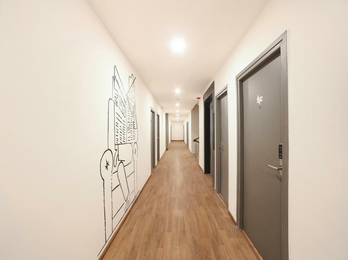 Oyo Townhouse 110 Mi Road Hotel