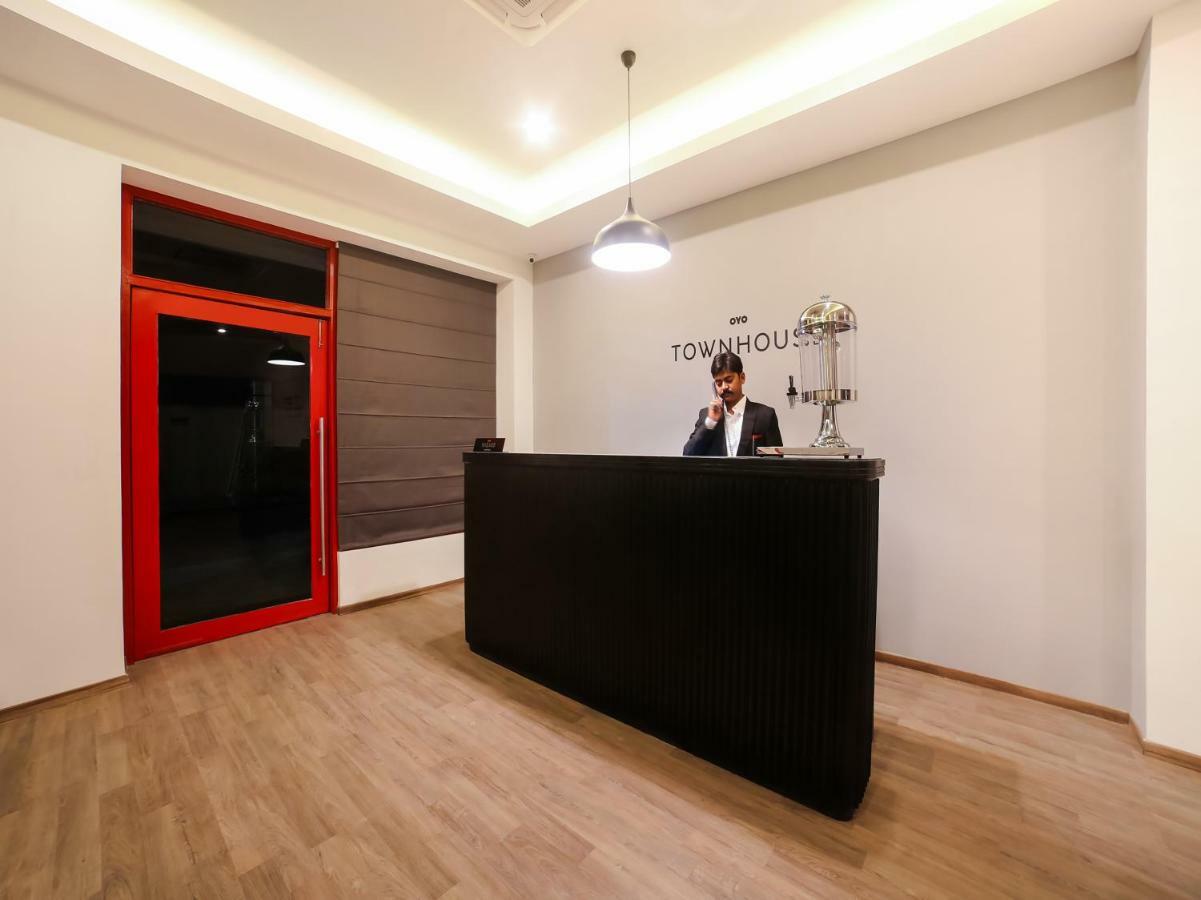 Hotel Oyo Townhouse 110 Mi Road Jaipur