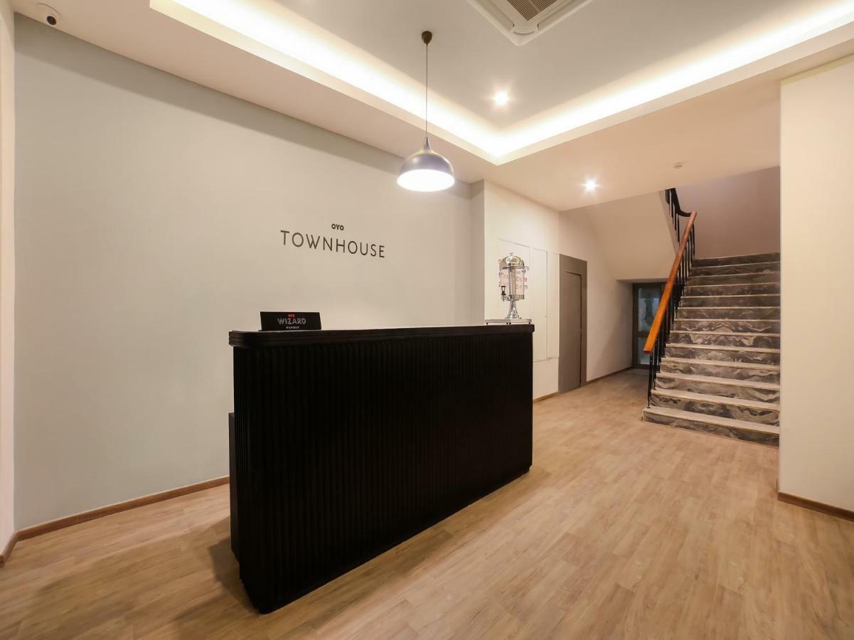 Oyo Townhouse 110 Mi Road Hotel 3*
