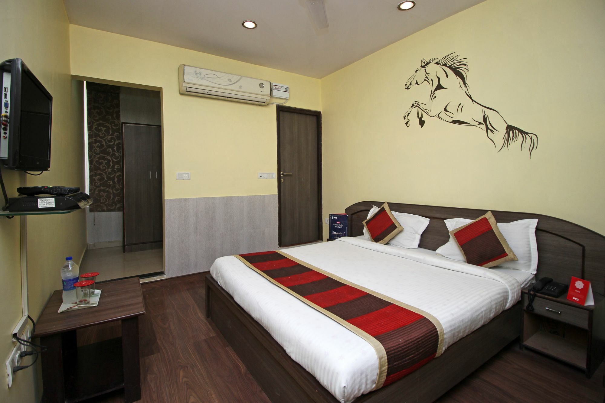 Oyo 2206 Rajawat Manor 3*