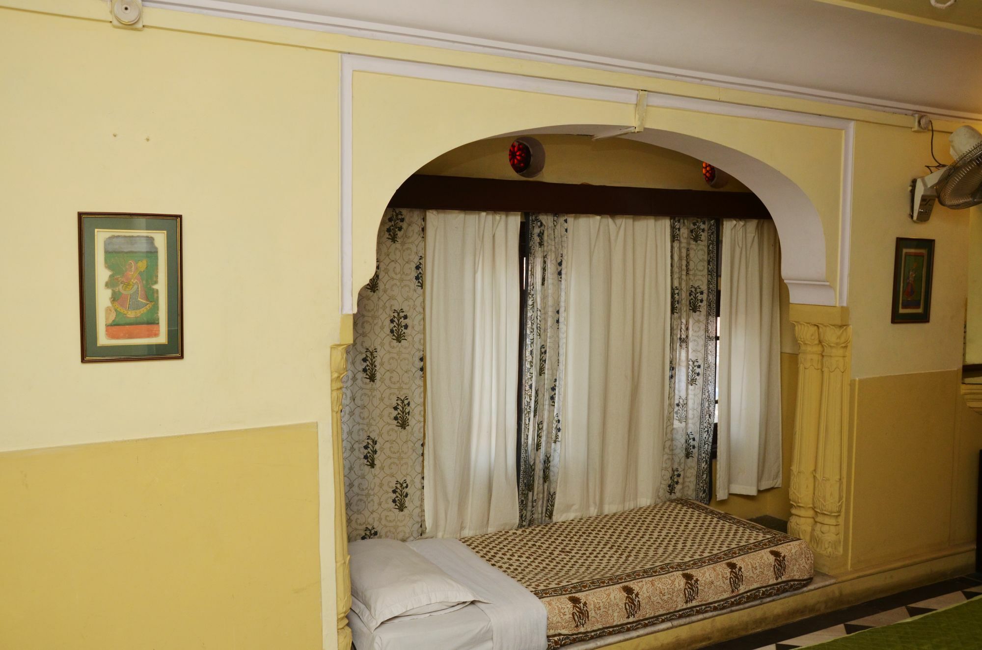 Karnot Mahal 3*