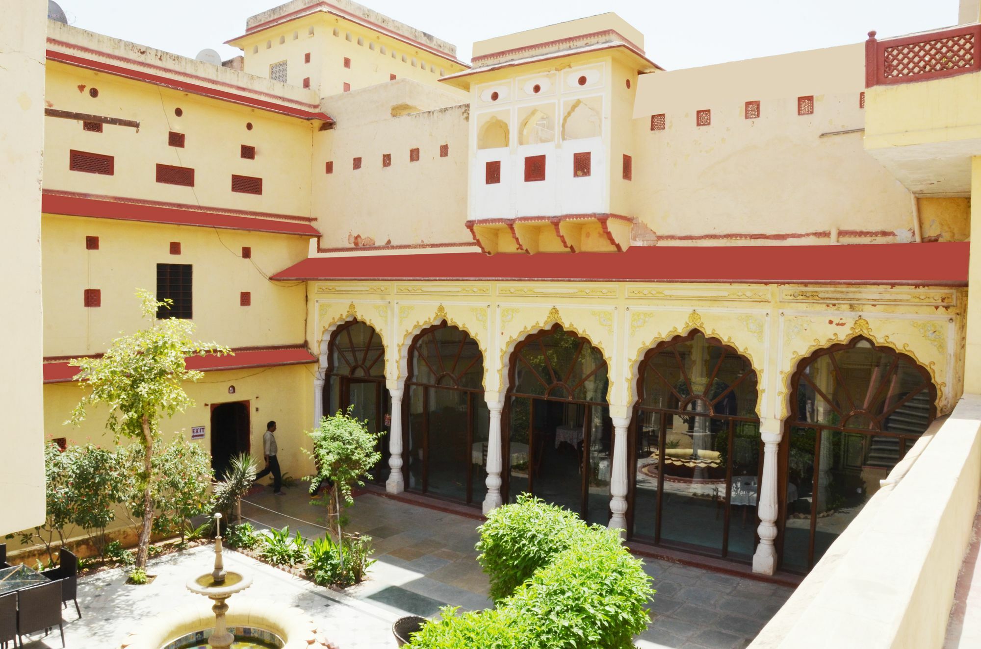 Karnot Mahal 3*