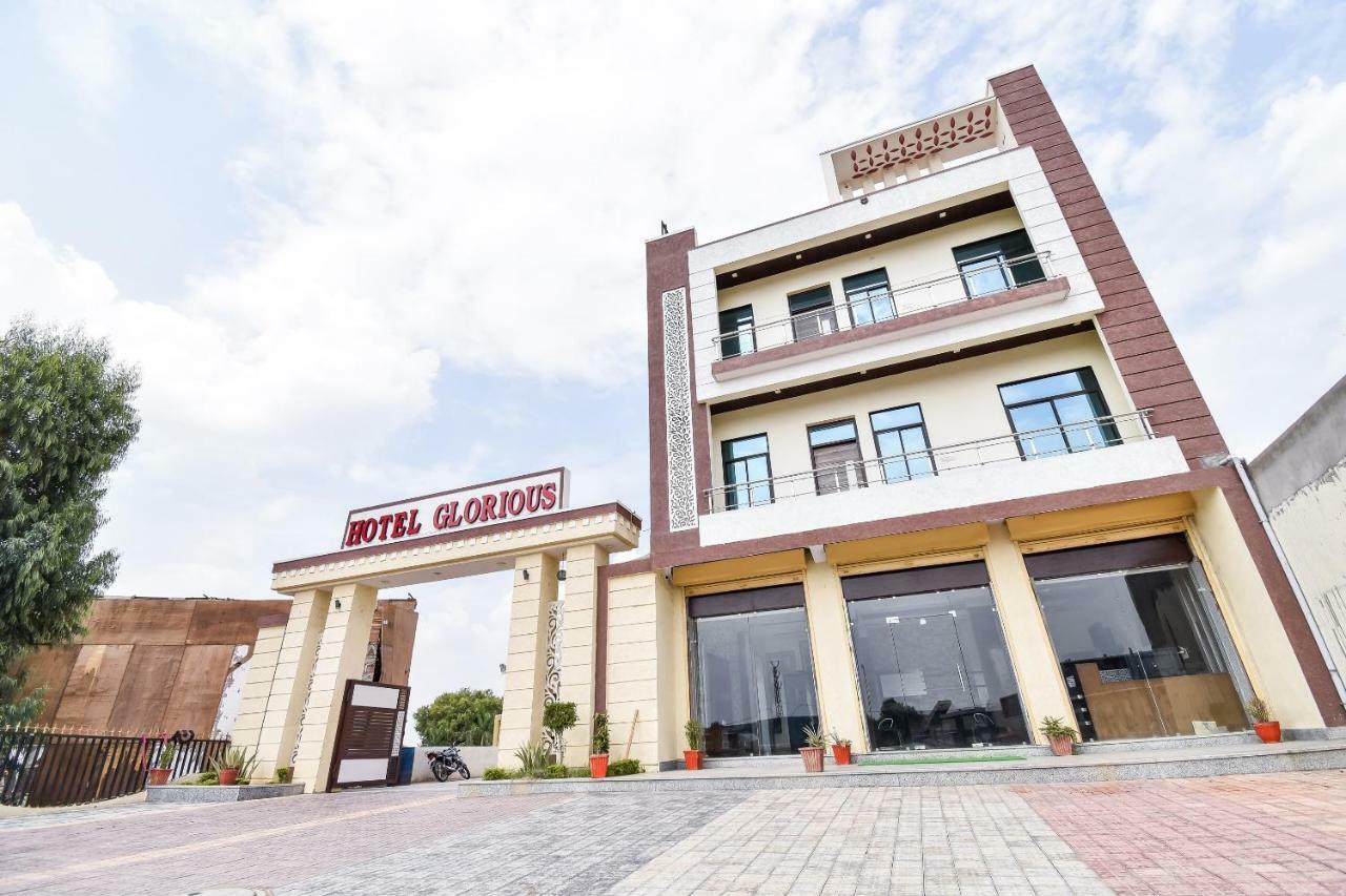 Hotel Oyo 44607 Glorious 3*