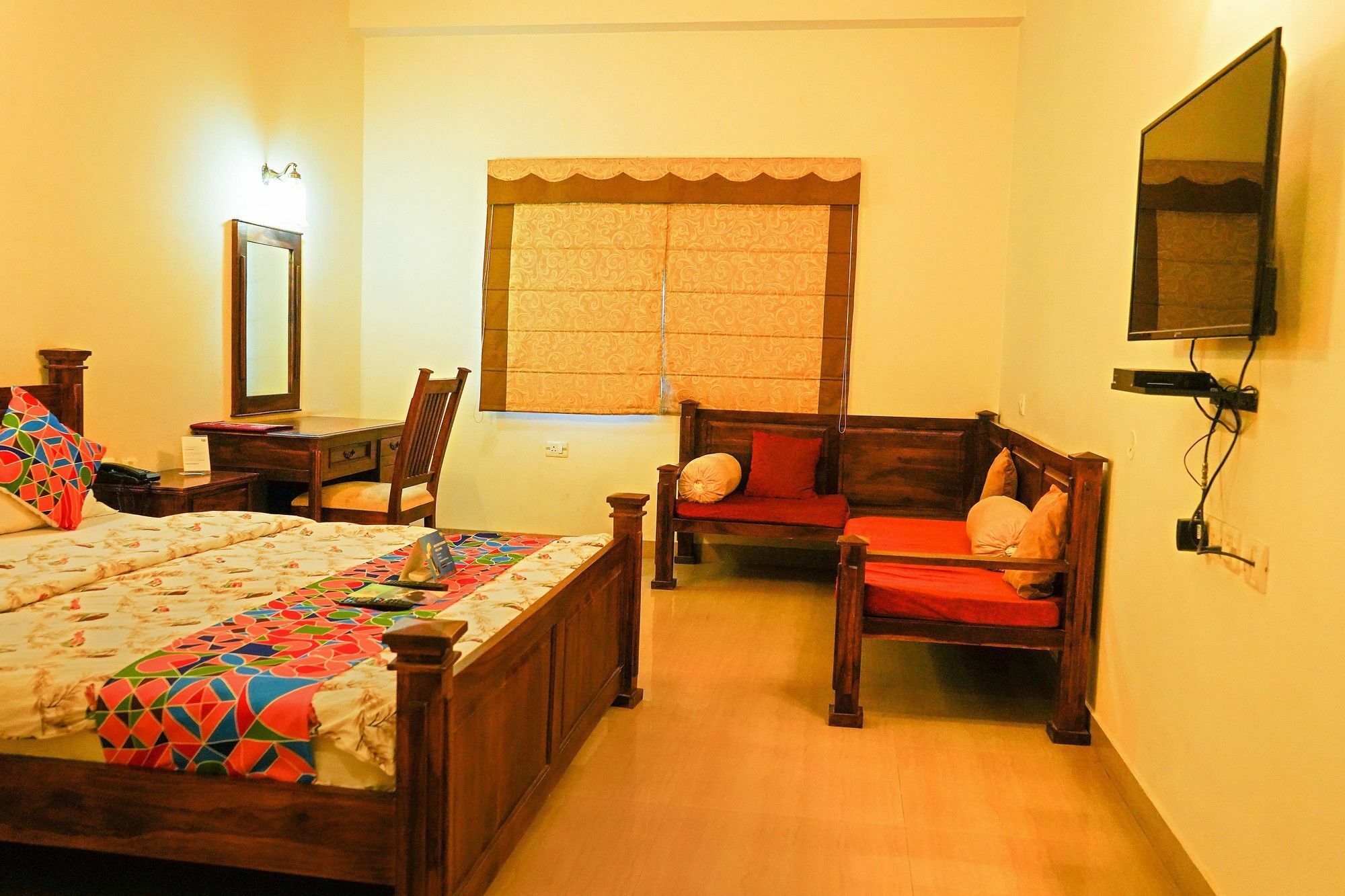 Hotel Raj Kothi Airport 3*
