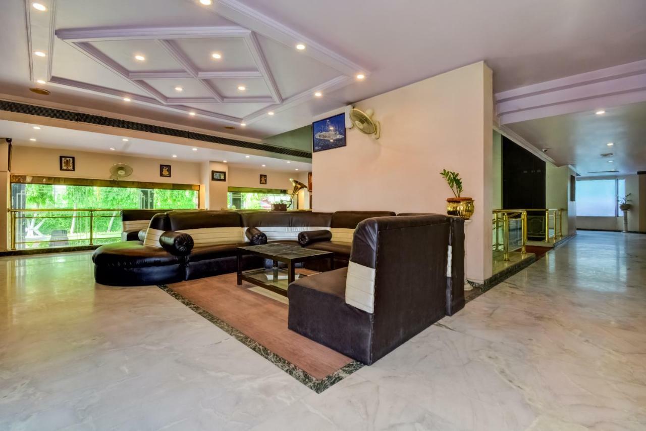Oyo 18814 Maya International 3* Jaipur