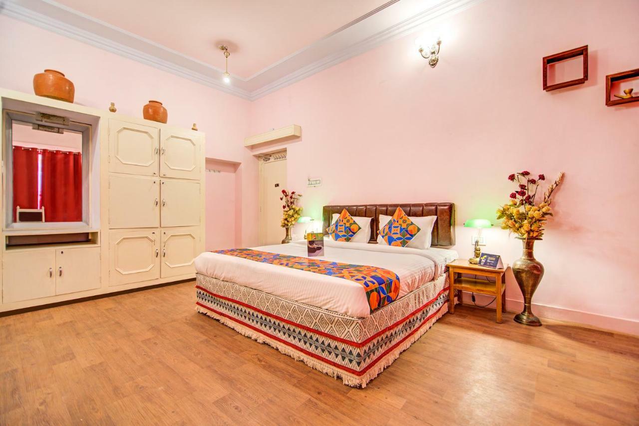 Pink Palace 3*
