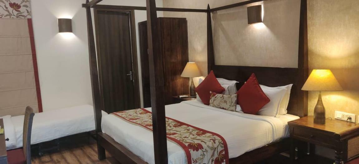 Devraj Niwas Hotel 3*