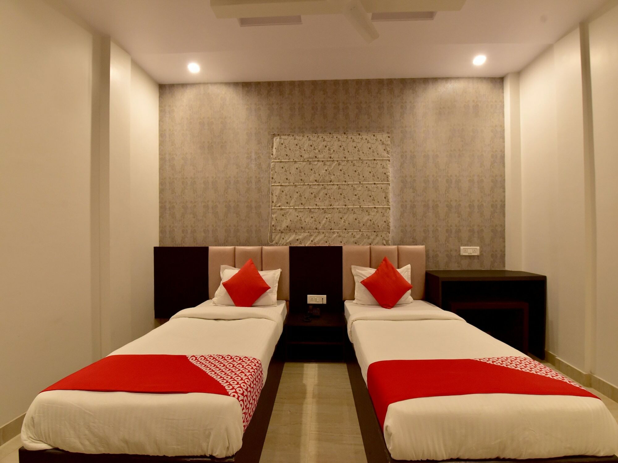 Hotel Oyo 23085 Baba 3*