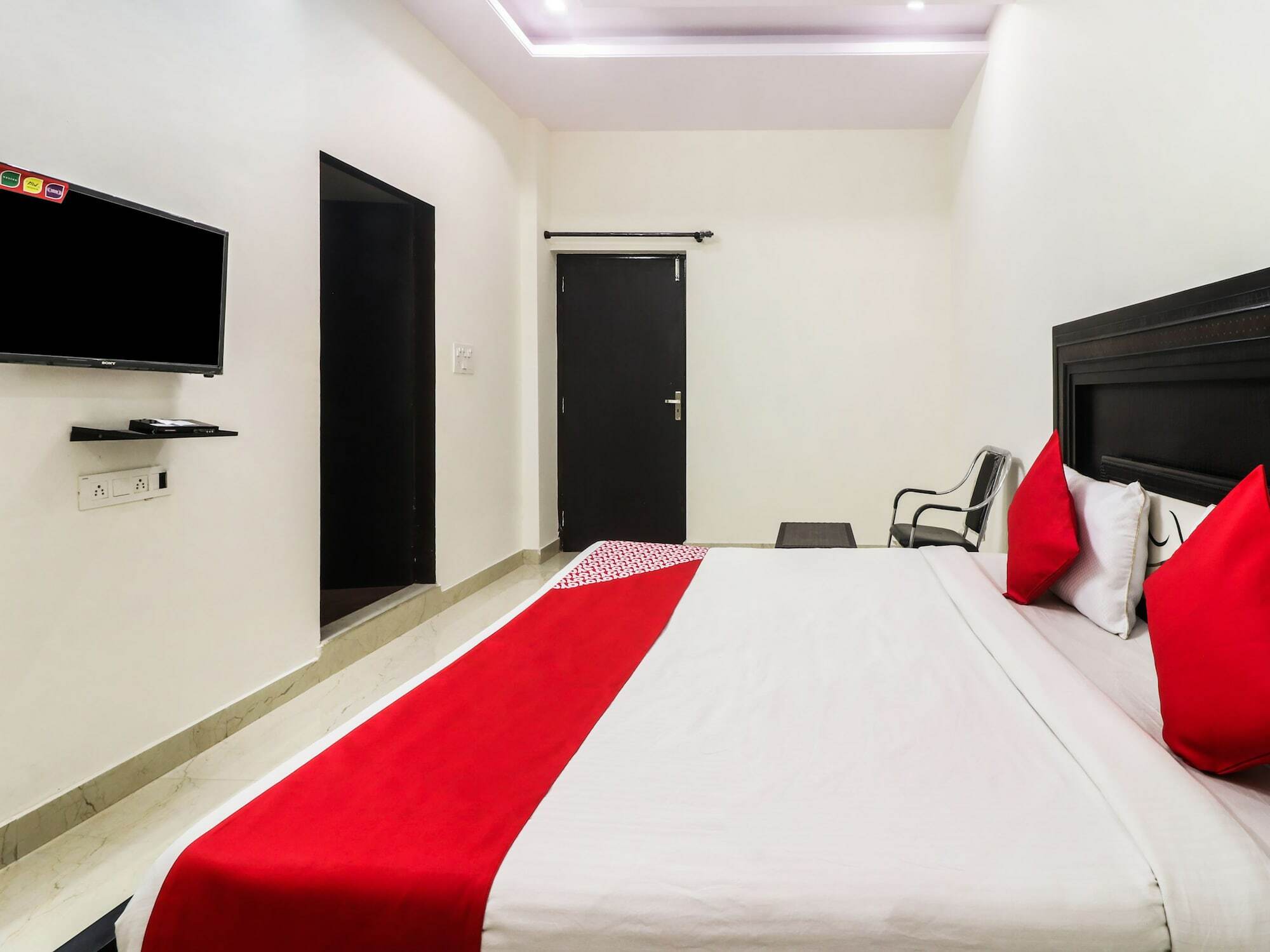 Oyo 26863 Raj Hotel Jaipur