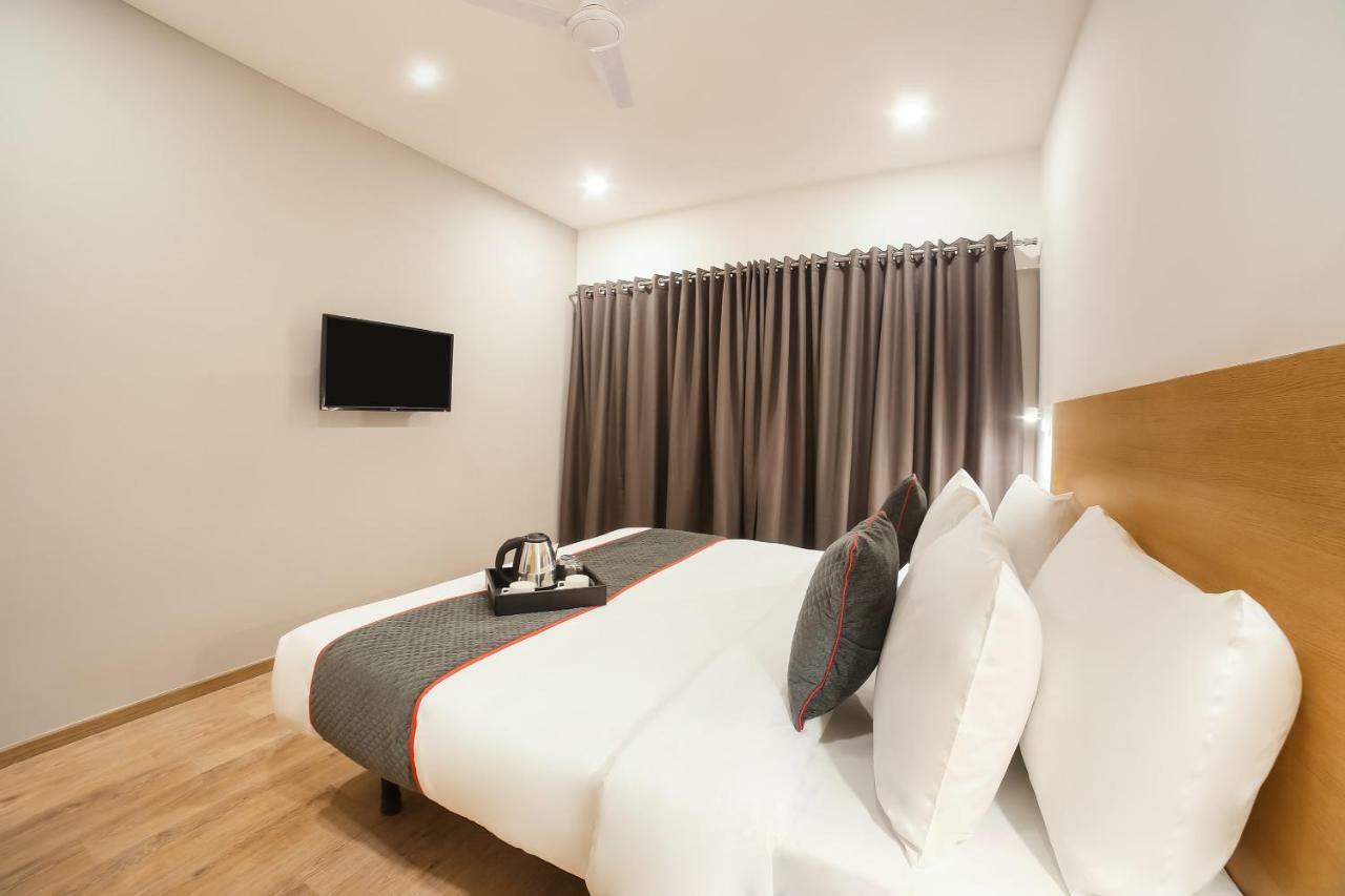 Oyo Townhouse 110 Mi Road Hotel 3*
