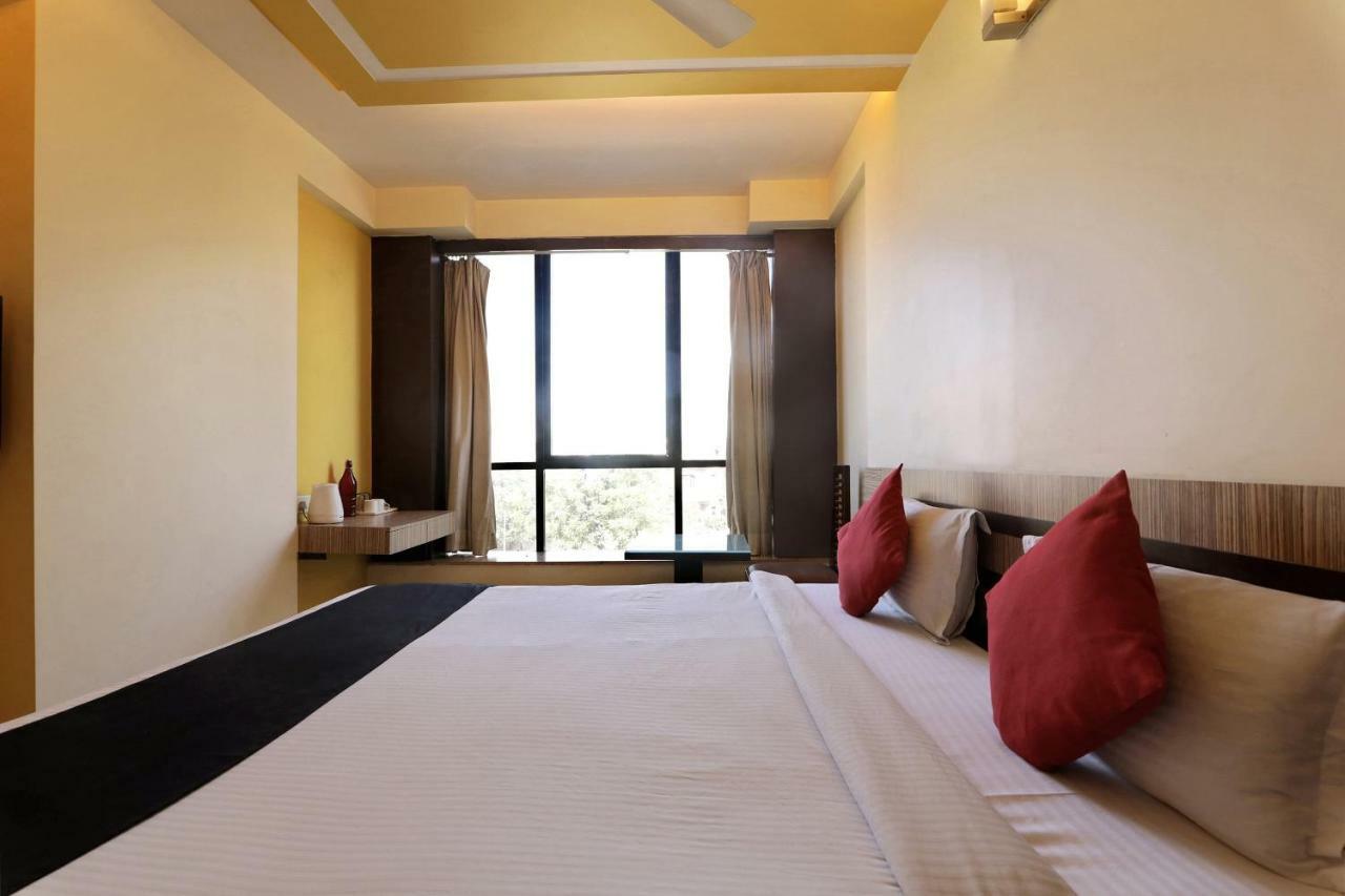 Capital O 18907 Apex Intercontinental 3* Jaipur
